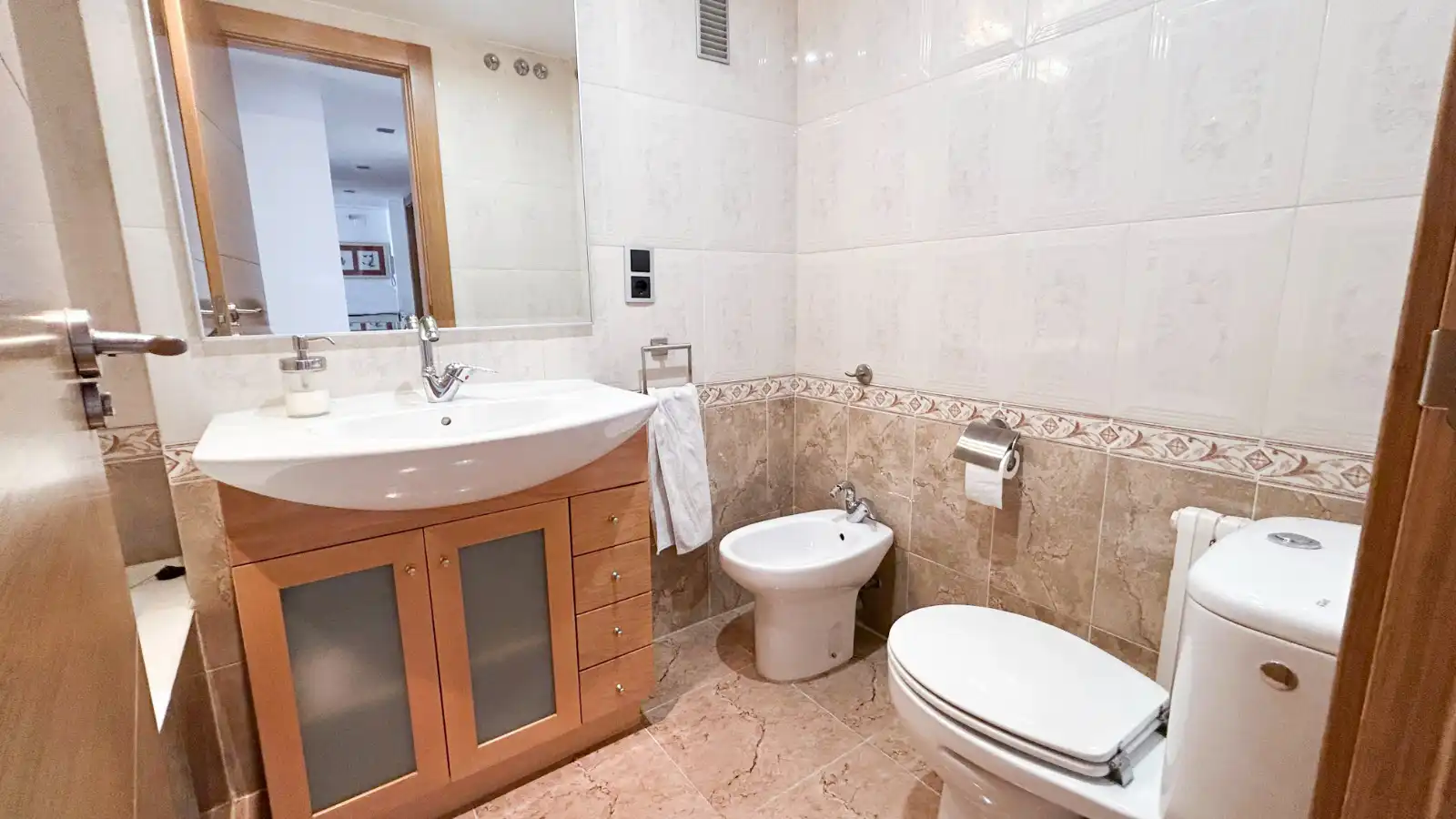 Baño de Piso de alquiler en Zaragoza con Calefacción, Parquet y Amueblado