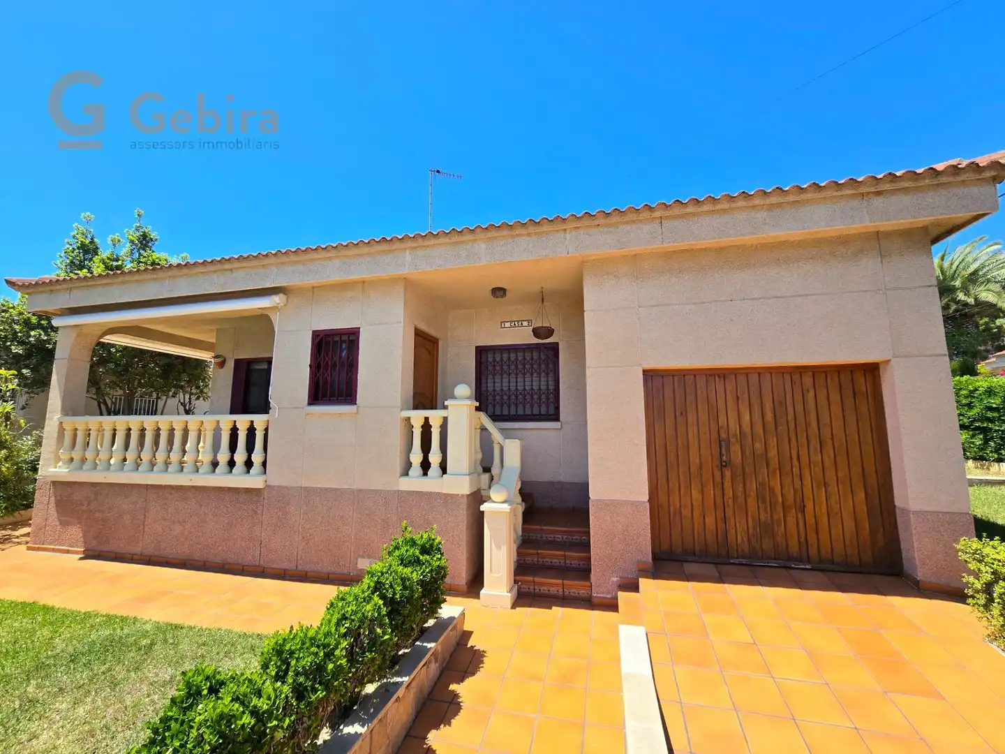 Vista exterior de Casa o xalet en venda en Cunit amb Aire condicionat, Calefacció i Terrassa