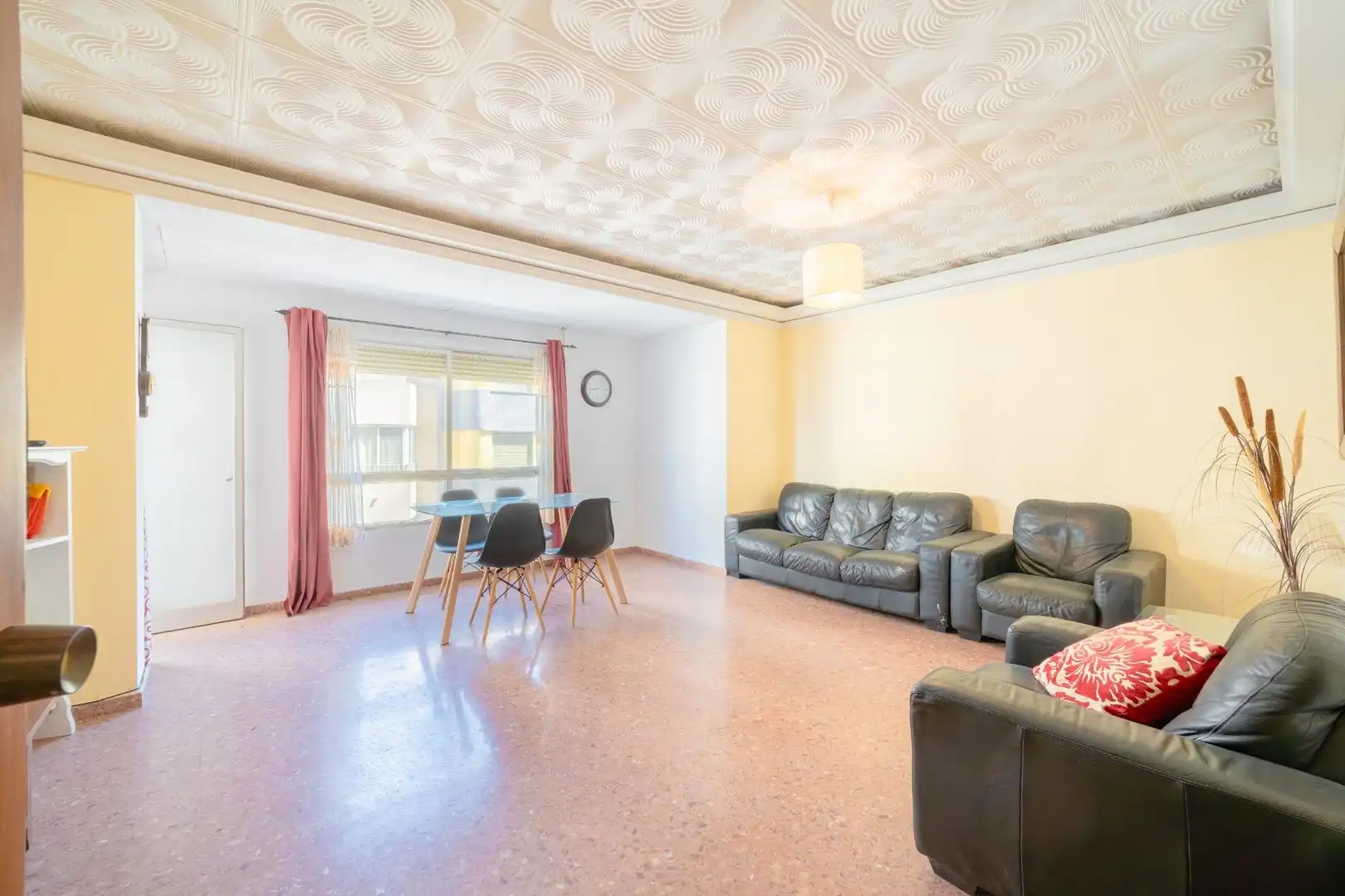 Sala d'estar de Pis en venda en Oliva amb Balcó