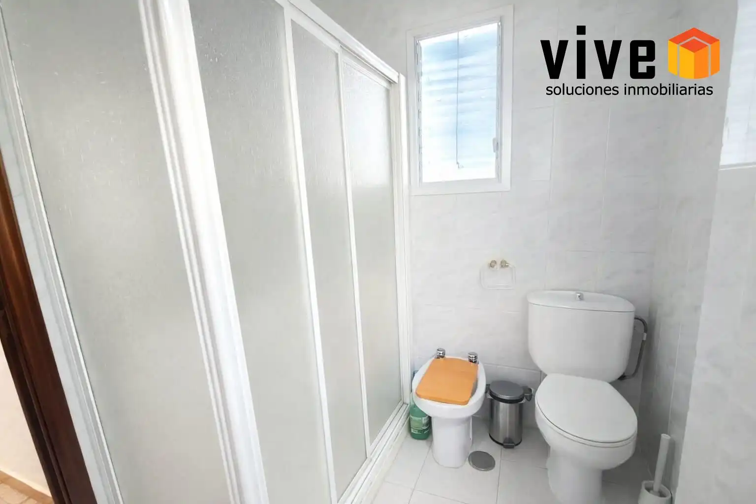 Bathroom of Flat for sale in Sevilla  with Terrace and Furnished