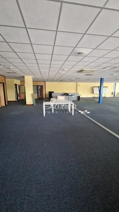 Fabrikhallen zur Miete in Amorebieta-Etxano