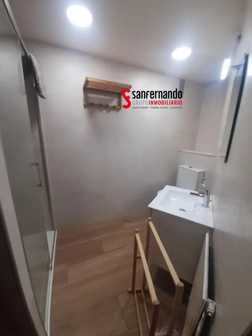 Badezimmer von Wohnung zur Miete in Santander mit Heizung, Parkett und Terrasse