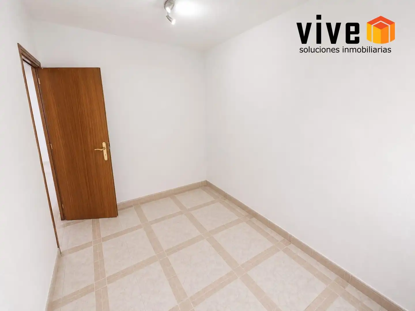 Bedroom of Flat for sale in Sevilla  with Air Conditioner and Heating