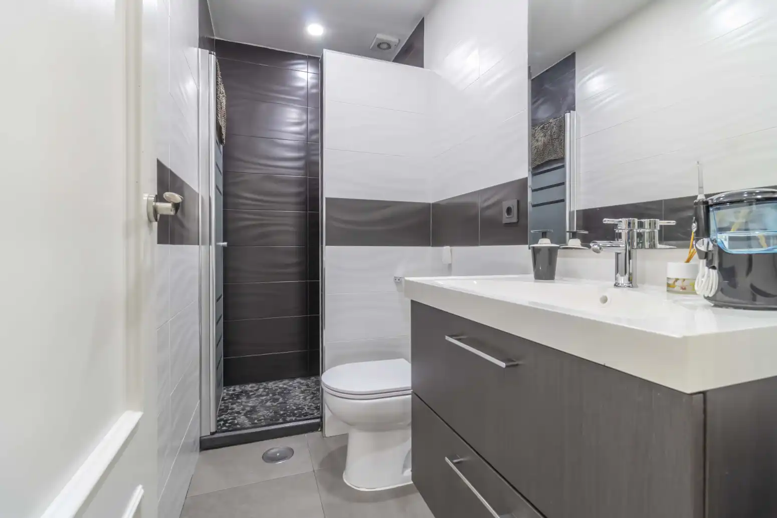 Bathroom of Flat for sale in Sevilla  with Air Conditioner, Storage room and Balcony