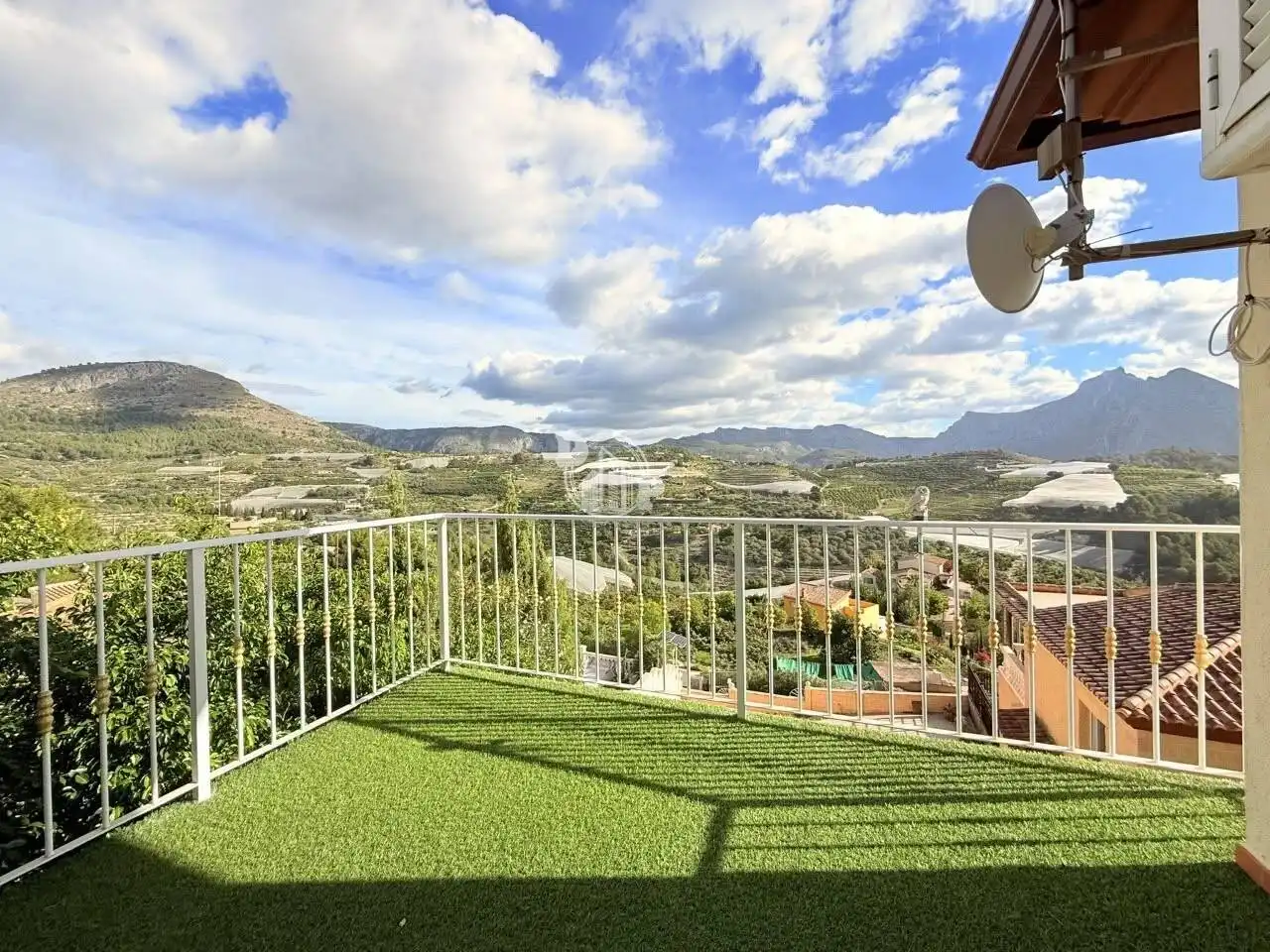 Vista exterior de Casa o chalet en venta en Callosa d'en Sarrià con Terraza y Piscina