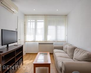 Living room of Flat to rent in  Madrid Capital  with Air Conditioner, Heating and Furnished