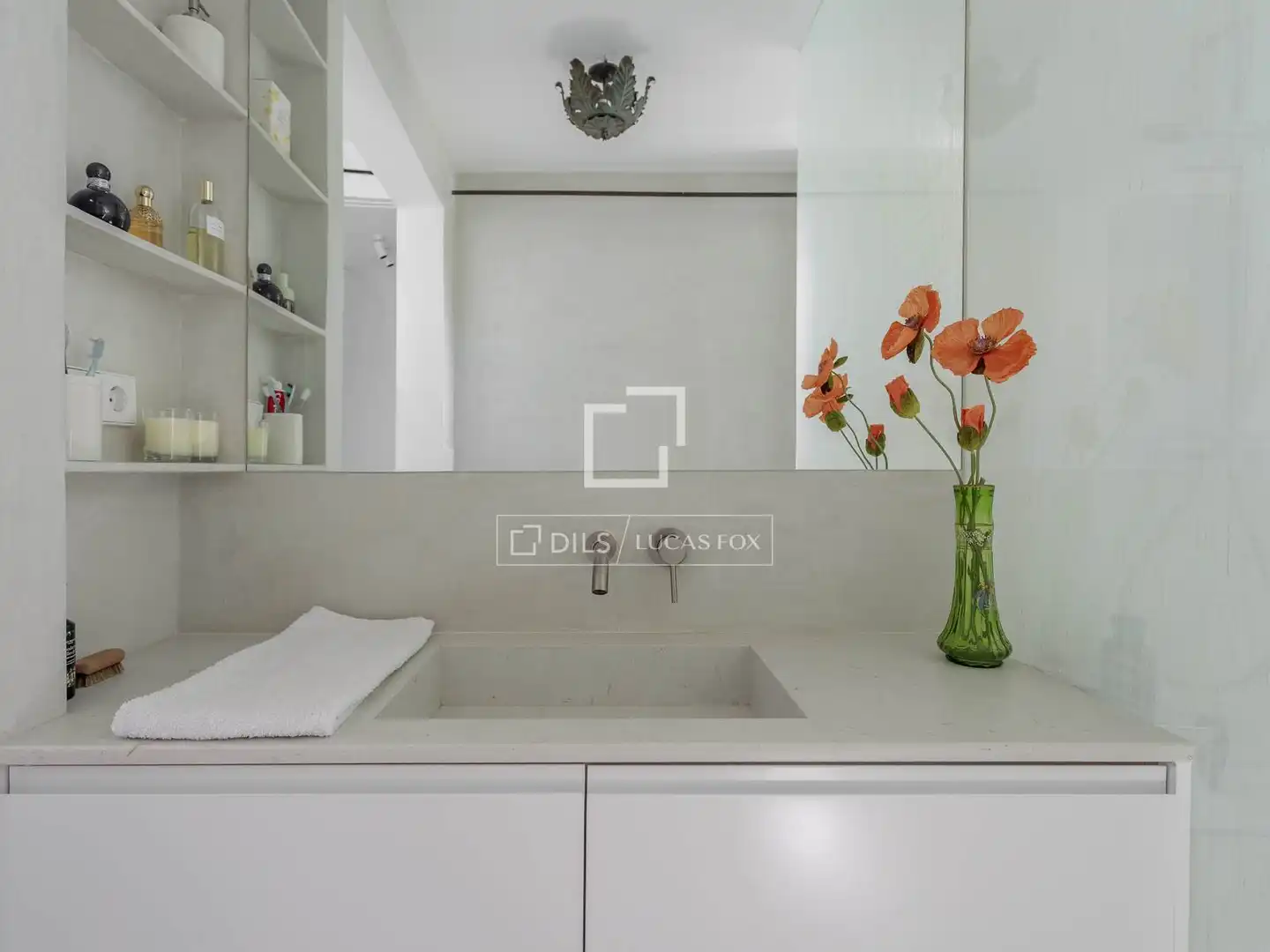 Bathroom of Flat for rent in Madrid  with Air Conditioner, Heating and Private garden