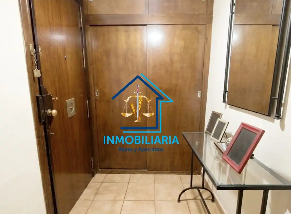 Wohnung zum Verkauf in Córdoba mit Klimaanlage, Terrasse und Möbliert