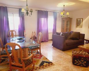Sala d'estar de Casa adosada en venda en Navalmoral amb Terrassa