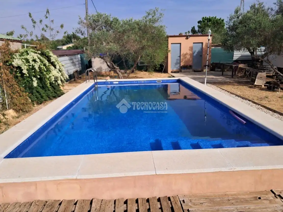Piscina de Finca rústica en venta en Carmona