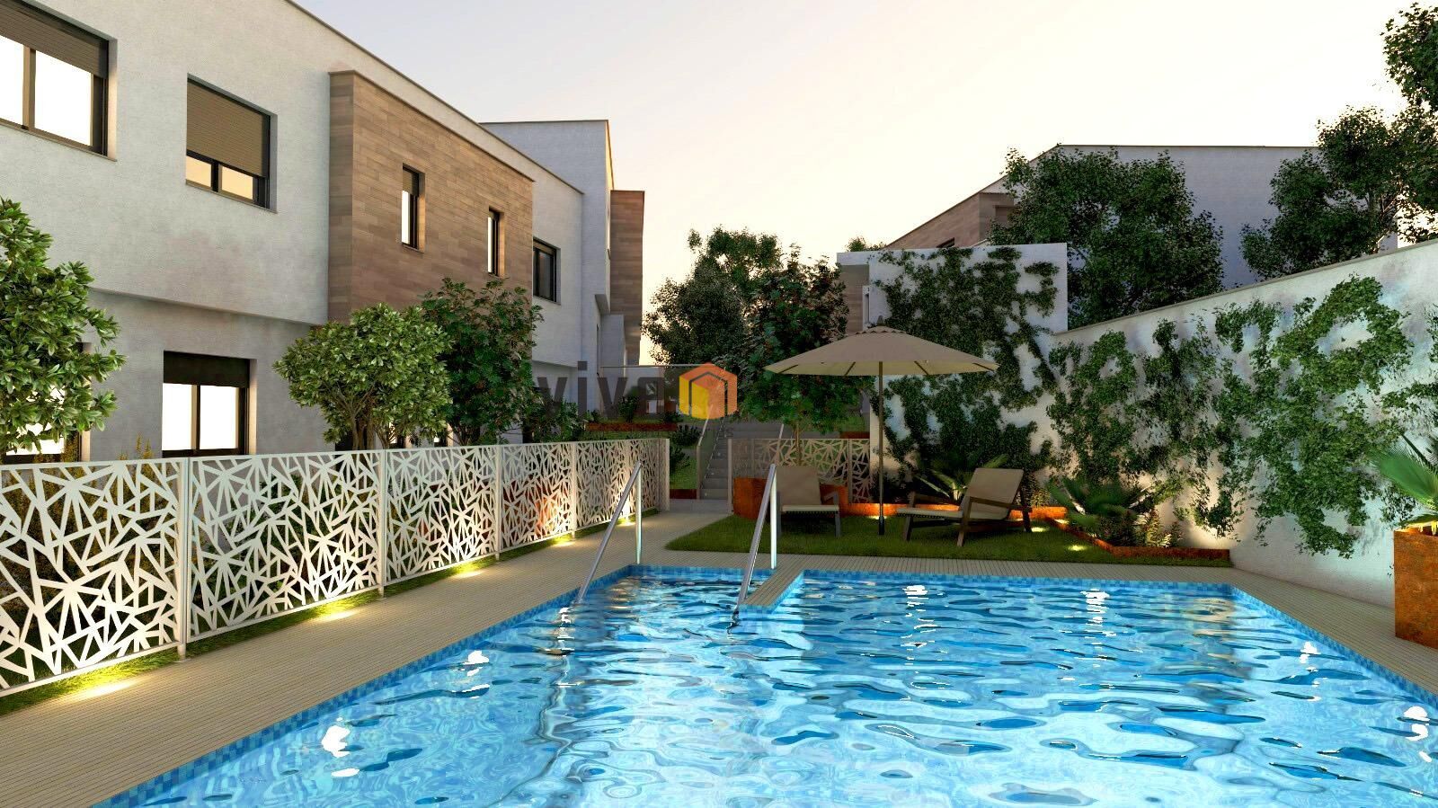 Piscina de Casa adosada en venda en Mairena del Aljarafe amb Aire condicionat, Terrassa i Traster