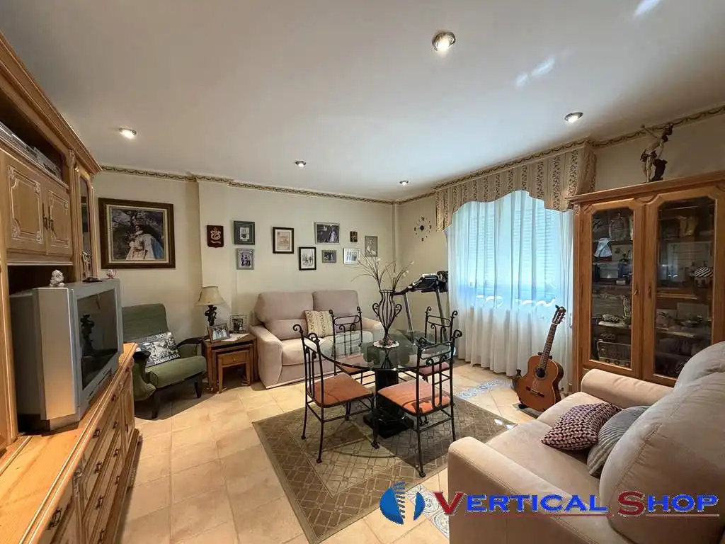 Sala d'estar de Casa o xalet en venda en Yecla amb Aire condicionat i Calefacció