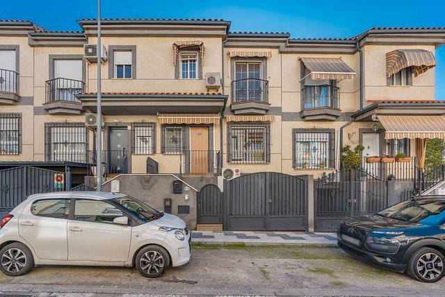 Casa adosada en Venta en C/ Mirlo en Maracena