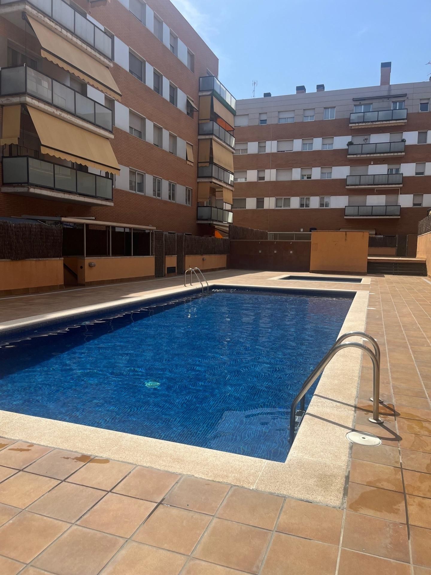 Piscina de Pis en venda en Abrera amb Aire condicionat, Calefacció i Jardí privat