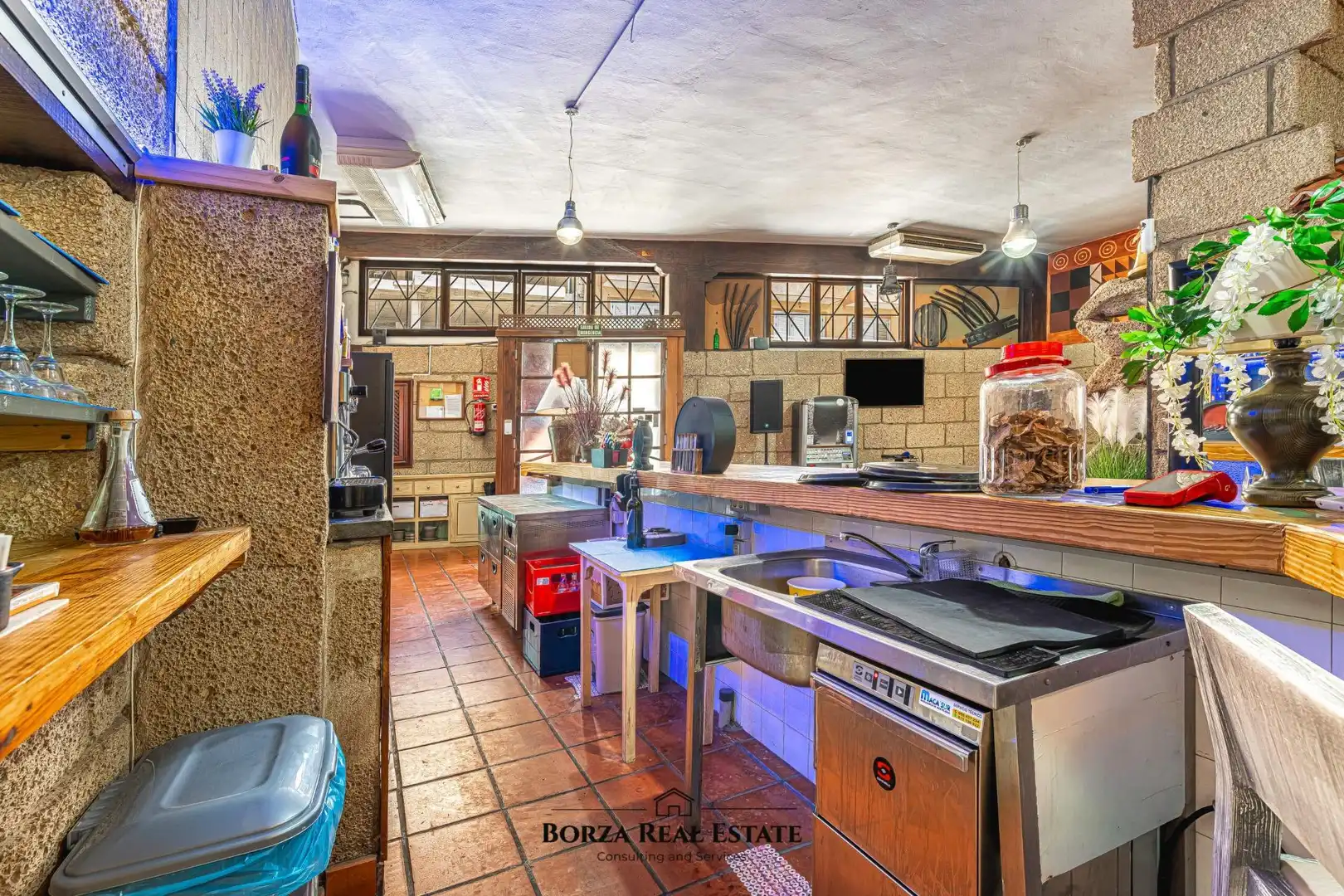 Cuina de Local de lloguer en Granadilla de Abona amb Aire condicionat i Moblat