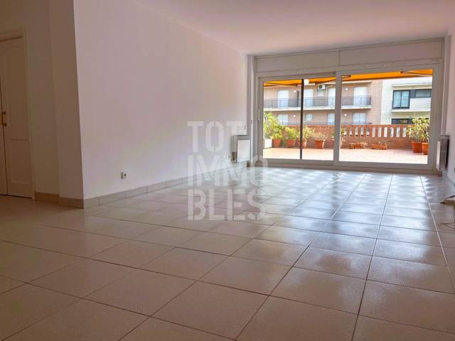 Piso en Alquiler en Eixample Sud – Migdia