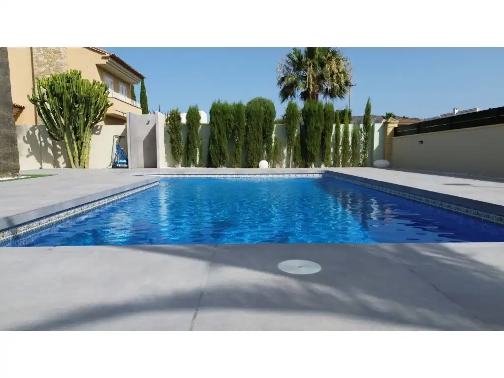Piscina de Casa o xalet en venda en L'Alfàs del Pi amb Aire condicionat, Terrassa i Piscina
