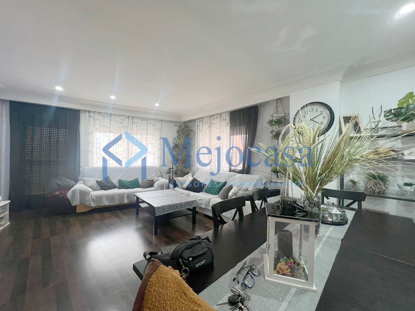 Sala d'estar de Pis en venda en  Madrid Capital amb Calefacció, Parquet i Terrassa