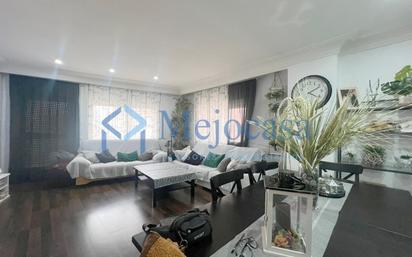Living room of Flat for sale in  Madrid Capital  with Heating, Parquet flooring and Terrace