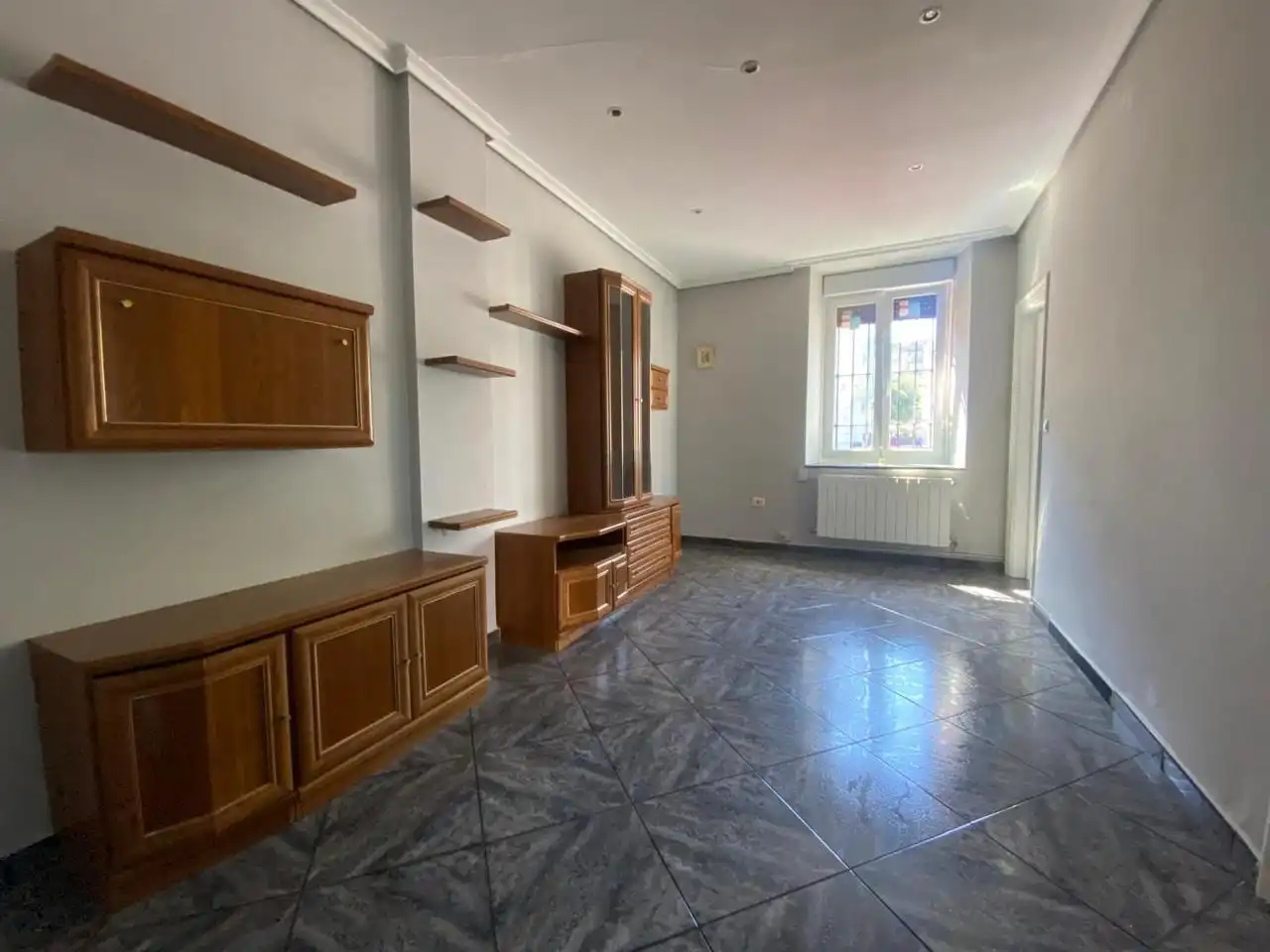 Wohnzimmer von Erdgeschoss zum Verkauf in Durango mit Heizung