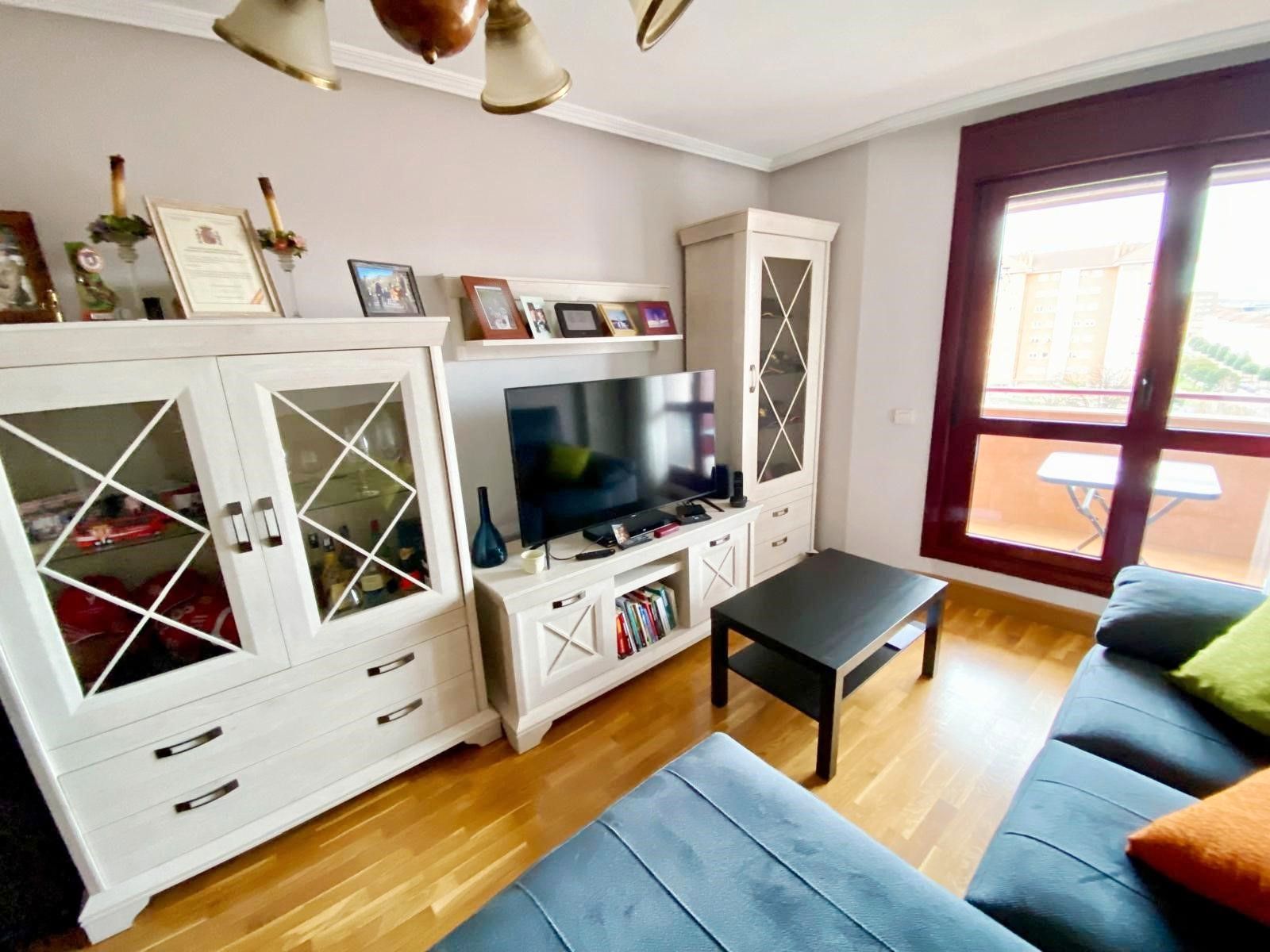 Living room of Flat for sale in Gijón   with Heating, Parquet flooring and Terrace
