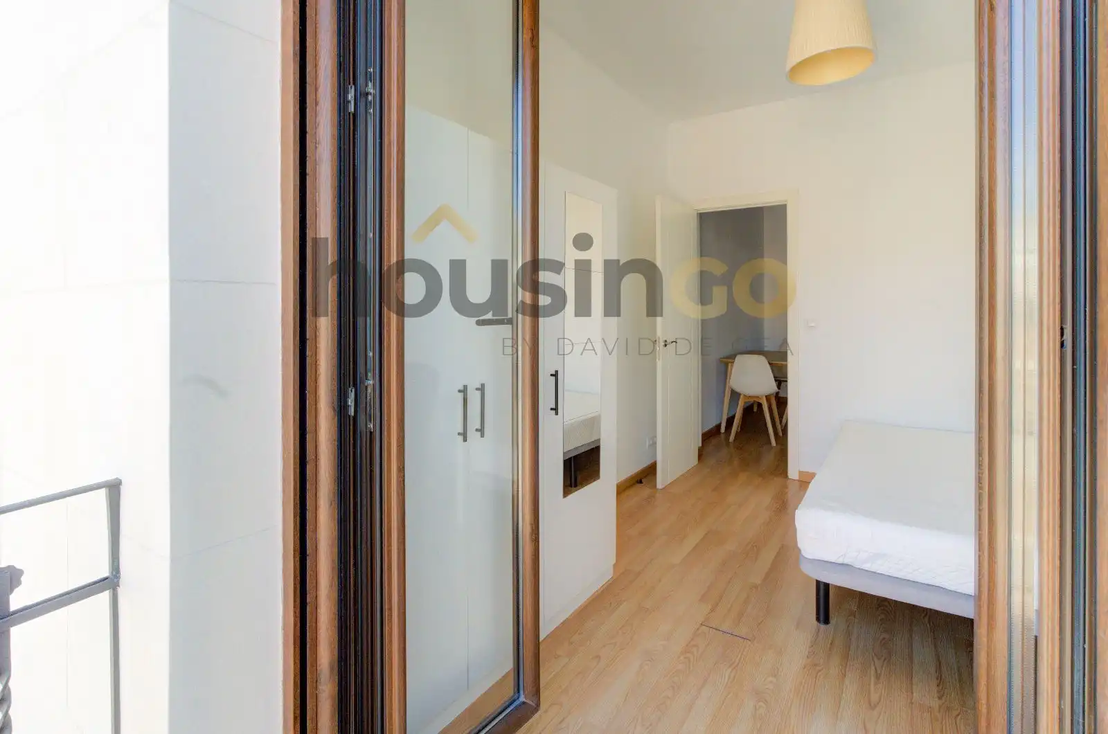 Schlafzimmer von Dachboden zur Miete in Madrid mit Klimaanlage, Heizung und Parkett