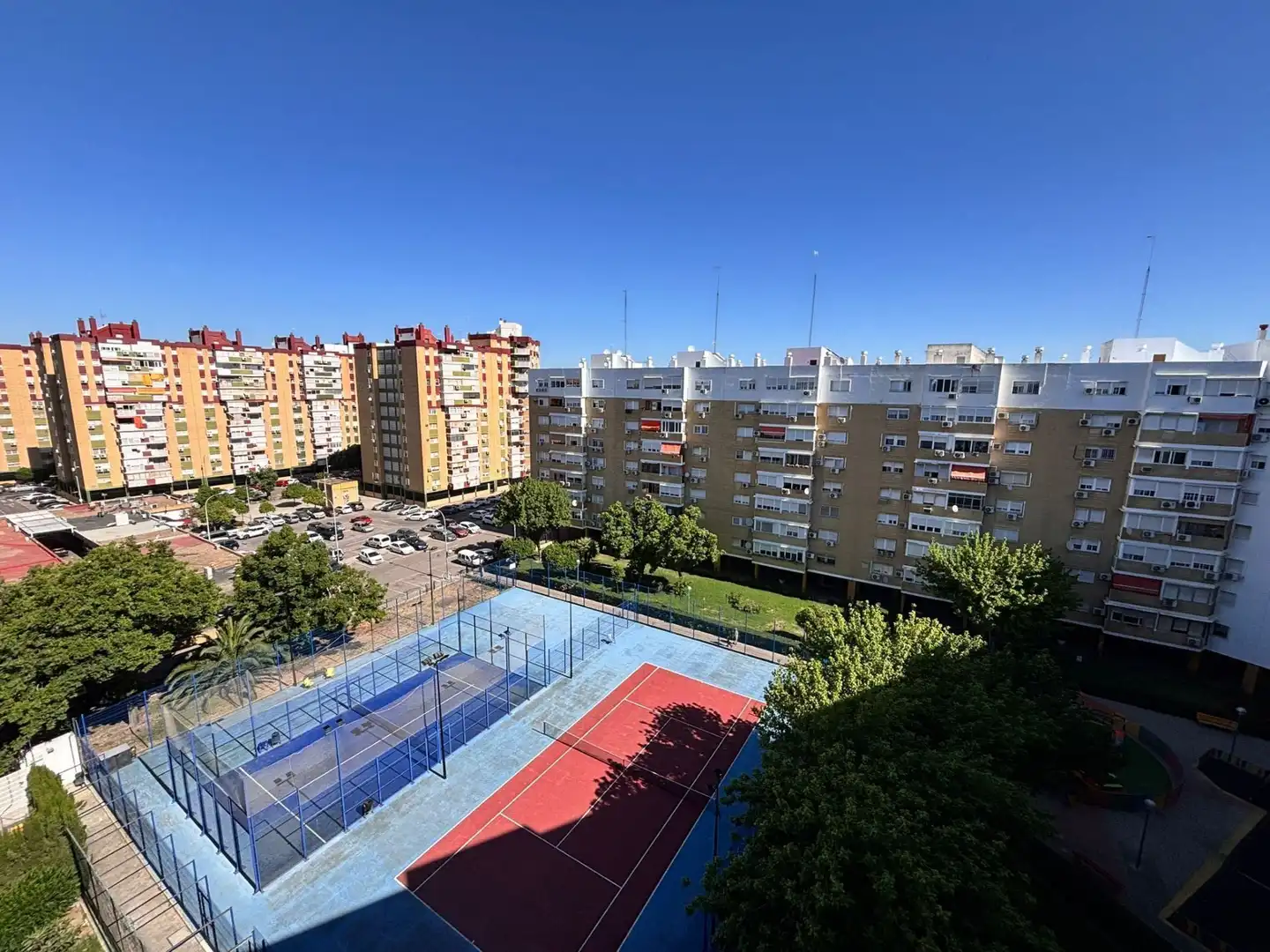 Exterior view of Flat for sale in Sevilla  with Air Conditioner and Community pool