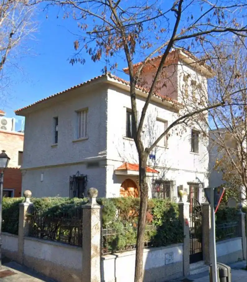 Vista exterior de Casa o xalet en venda en Madrid amb Aire condicionat, Calefacció i Jardí privat