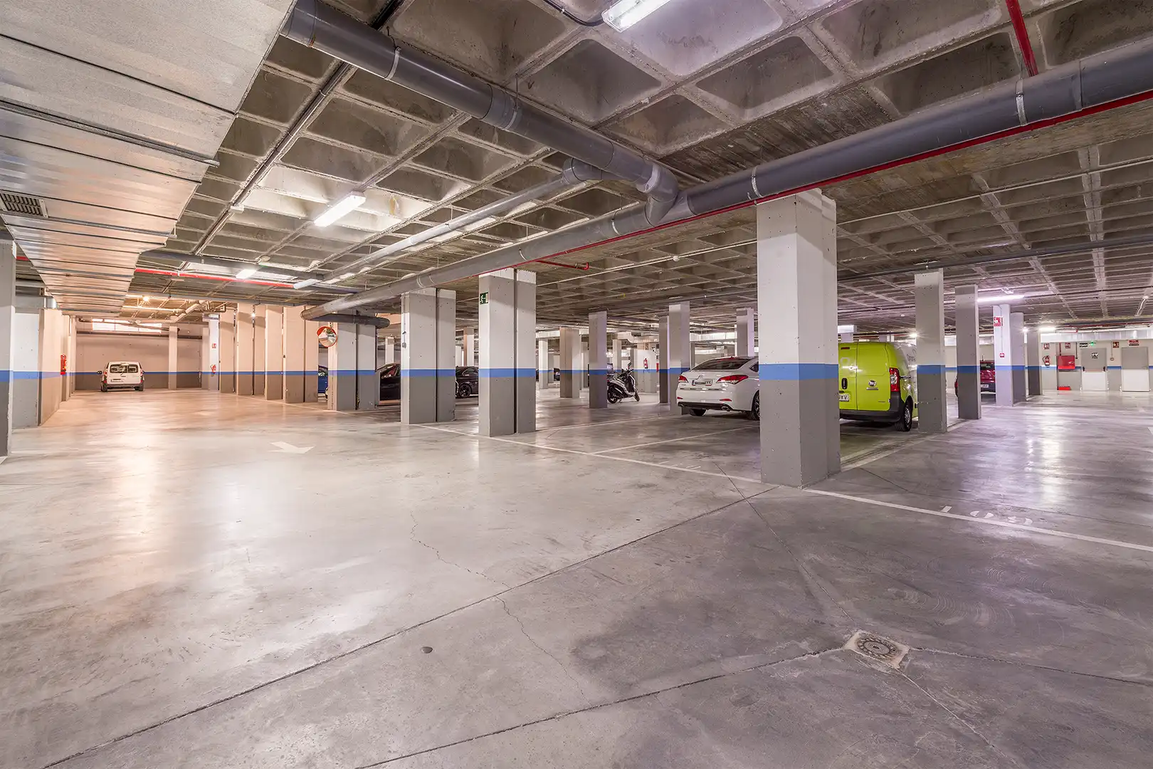 Einzelparkplatz mit Aufzug zum Verkauf in Calle de Berna 2
