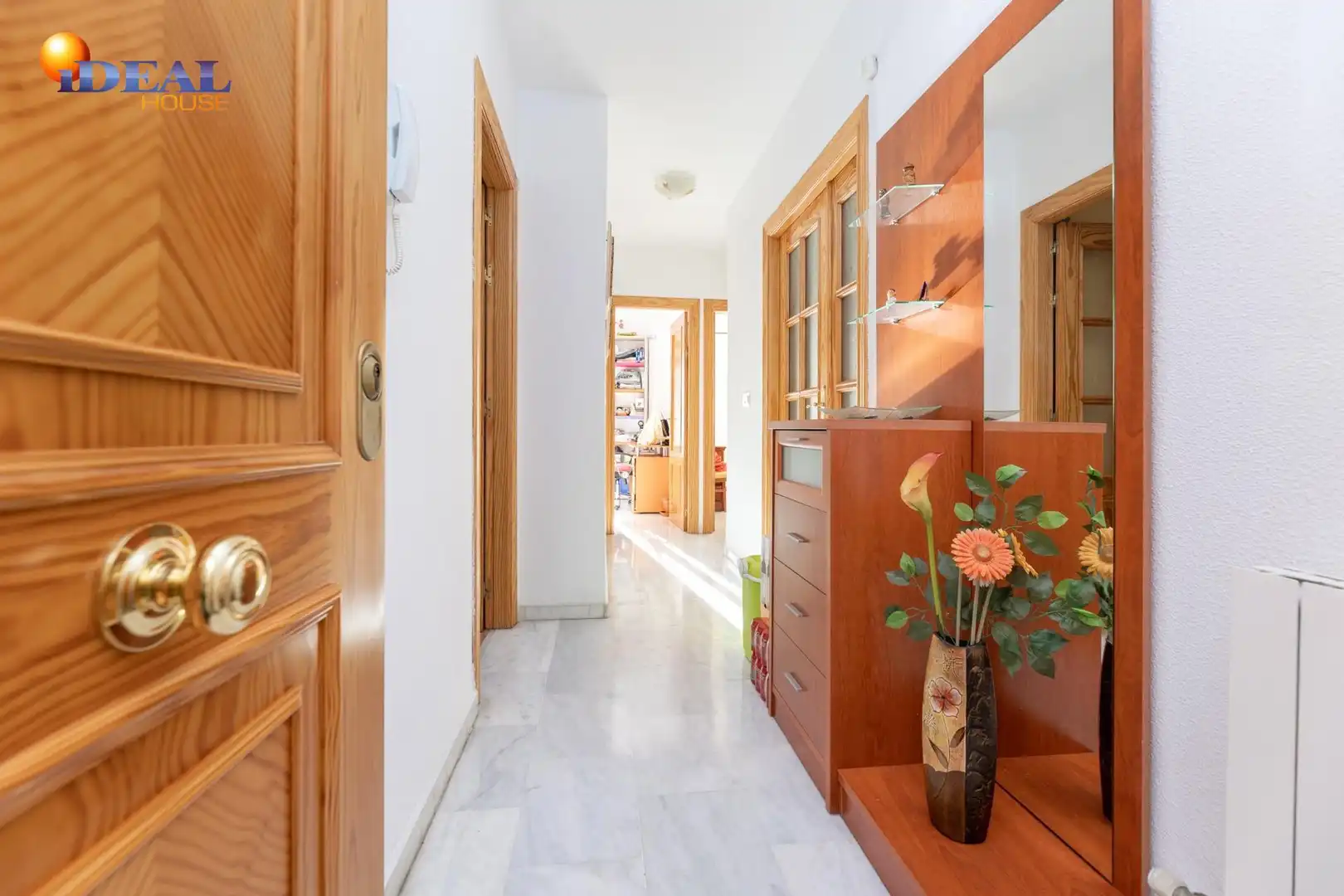 Piso con ascensor en venta en Barrio de la Vega, imagen 2