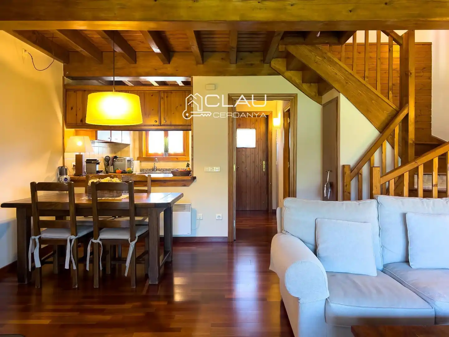 Wohnzimmer von Einfamilien-Reihenhaus zur Miete in Palau - de - Cerdagne mit Heizung, Privatgarten und Parkett