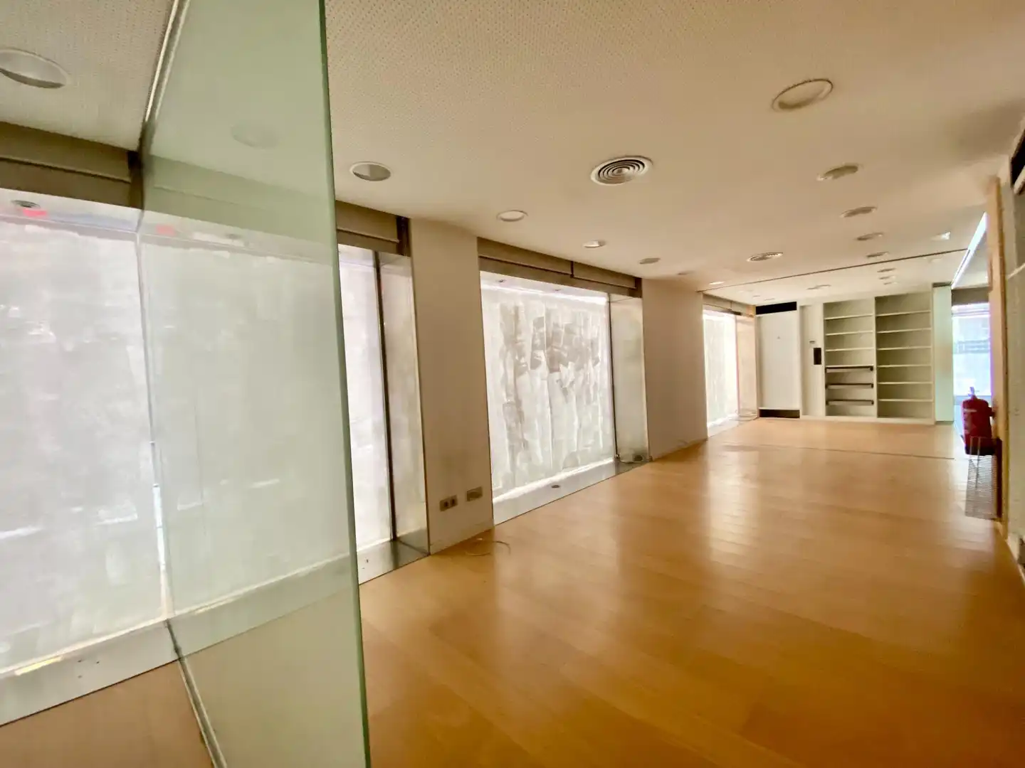 Local comercial en alquiler en Avenida Avenida Condes de San Isidro