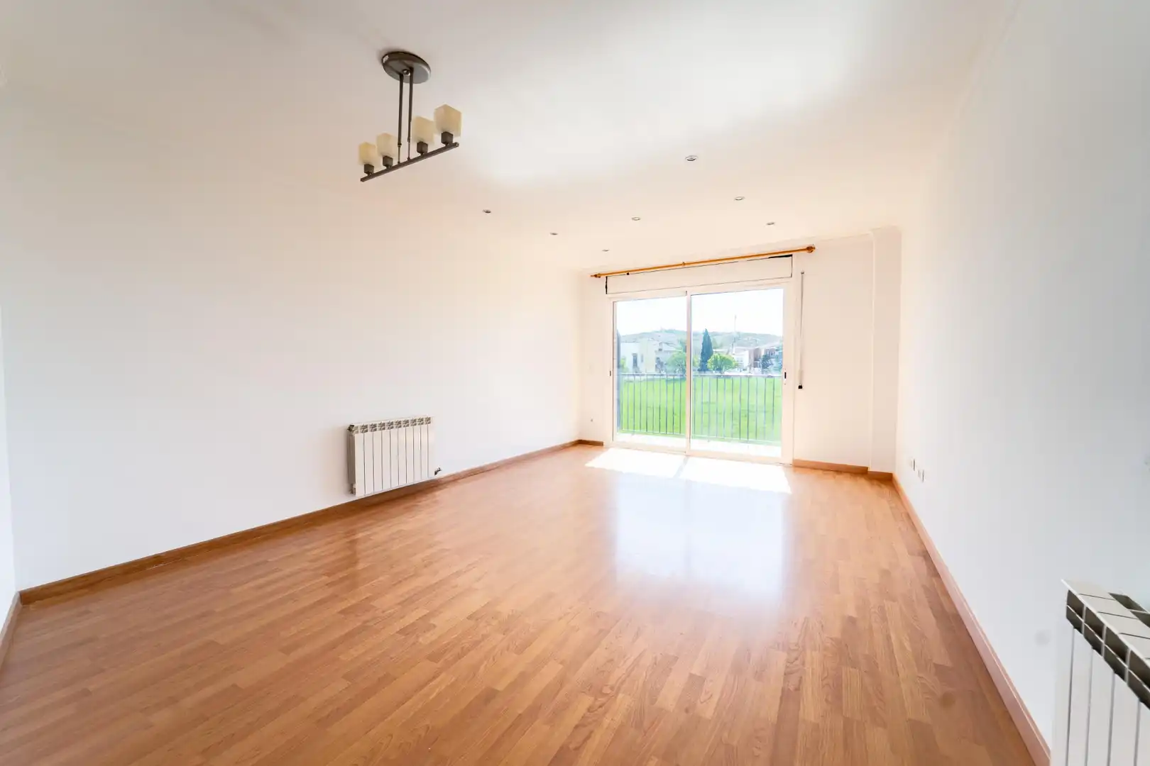 Sala de estar de Piso en venta en Torà con Calefacción, Terraza y Trastero