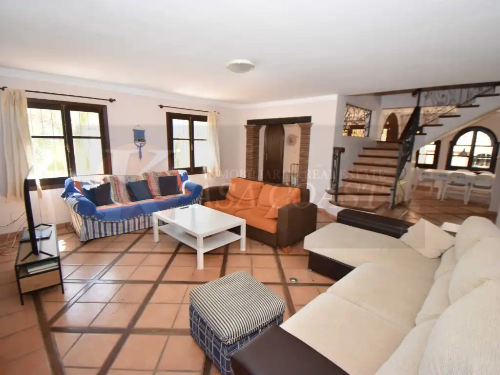 Living room of Detached homes for sale in Fuengirola  with Air Conditioner, Private garden and Terrace