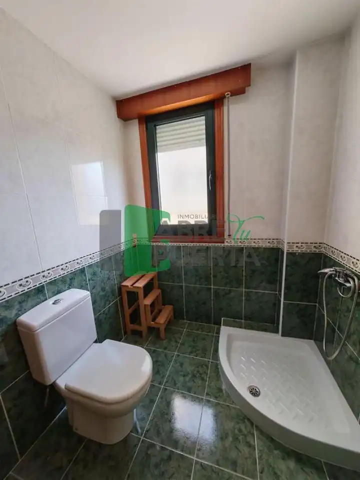 Badezimmer von Dachboden zum Verkauf in O Carballiño   mit Heizung und Parkett