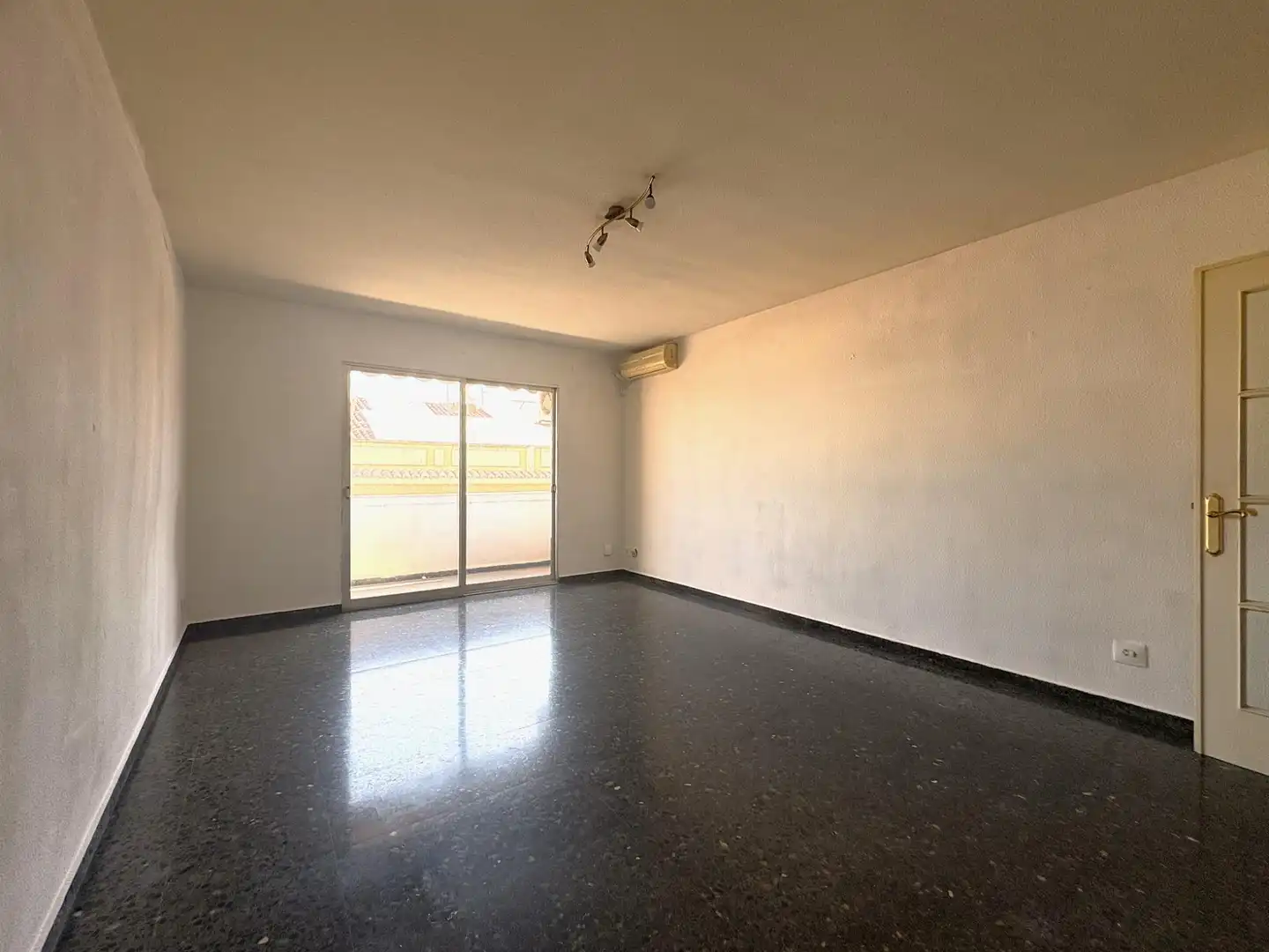 Wohnzimmer von Wohnung zum Verkauf in Godella mit Klimaanlage und Balkon