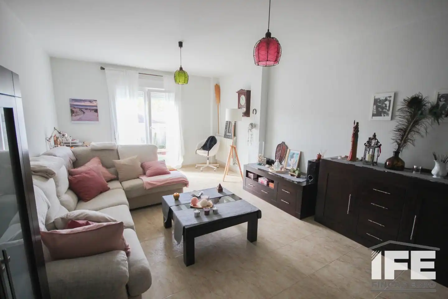 Wohnzimmer von Einfamilien-Reihenhaus zum Verkauf in Castejón (Navarra) mit Klimaanlage, Heizung und Privatgarten