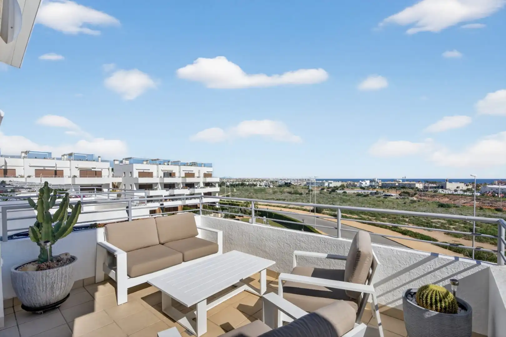 Terraza de Ático en venta en Orihuela con Aire acondicionado, Calefacción y Jardín privado