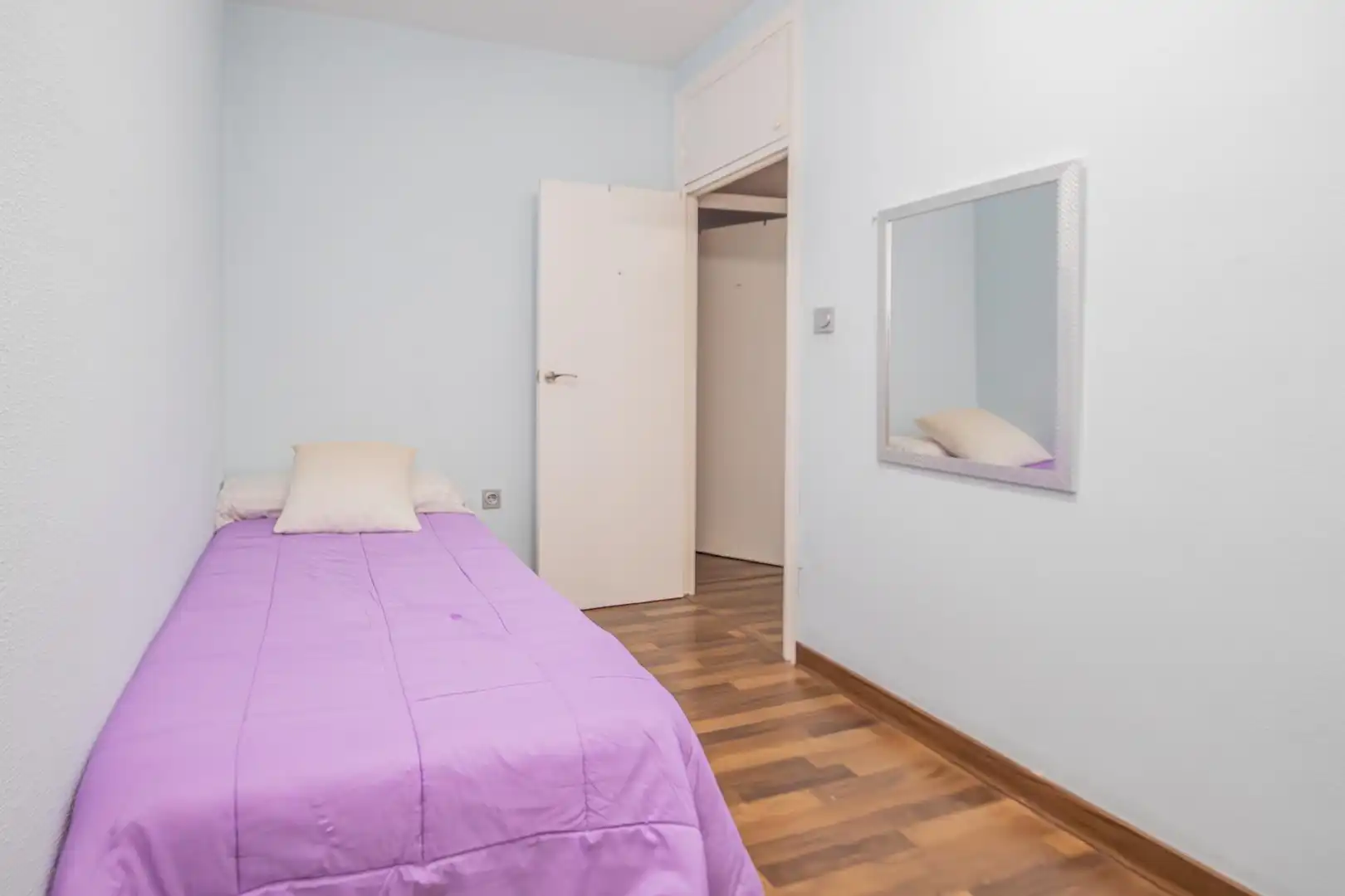 Habitación de Piso en venta en Sevilla con Aire acondicionado, Amueblado y Balcón