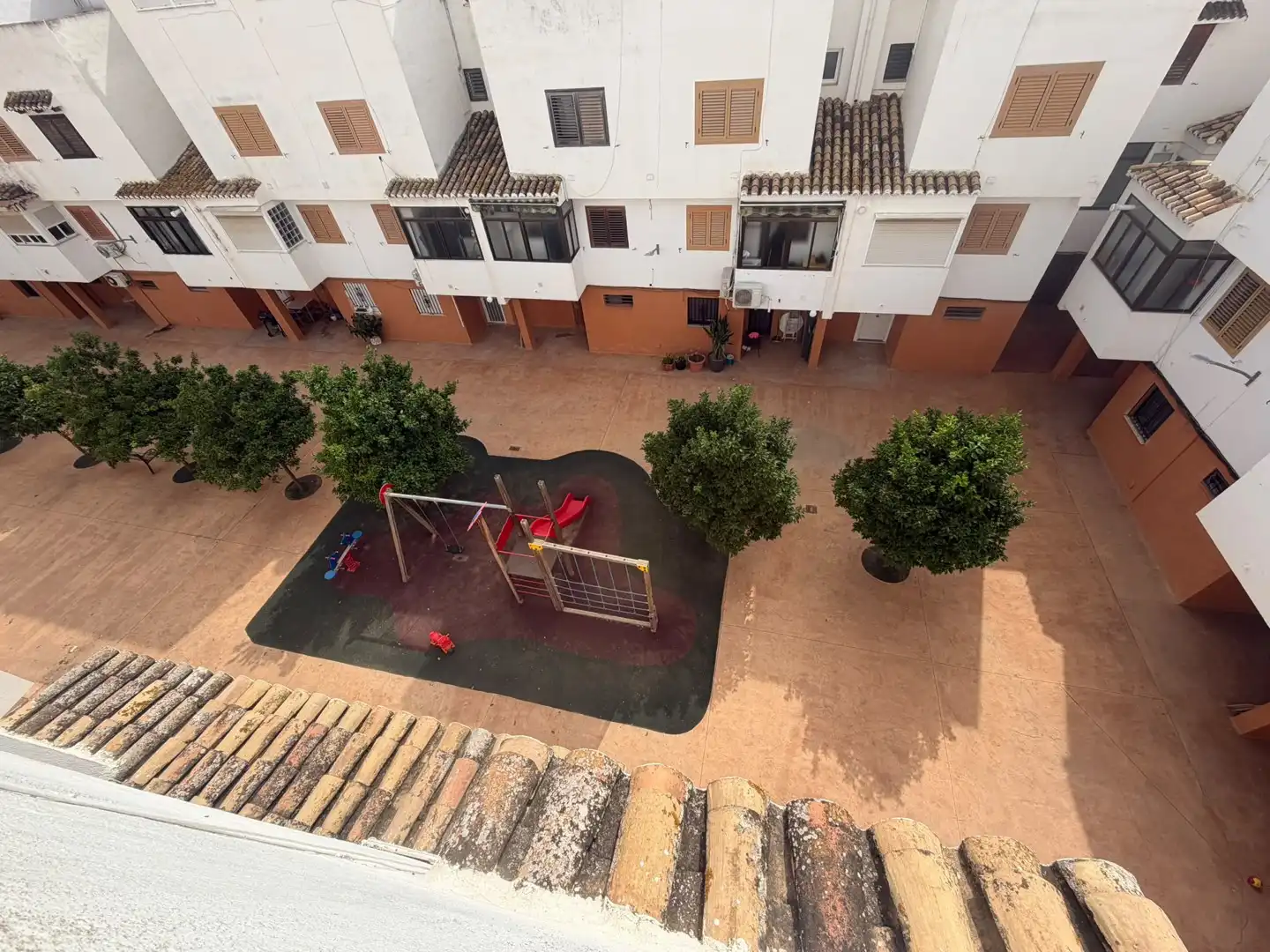 Vista exterior de Casa adosada en venda en Catarroja amb Terrassa, Traster i Moblat