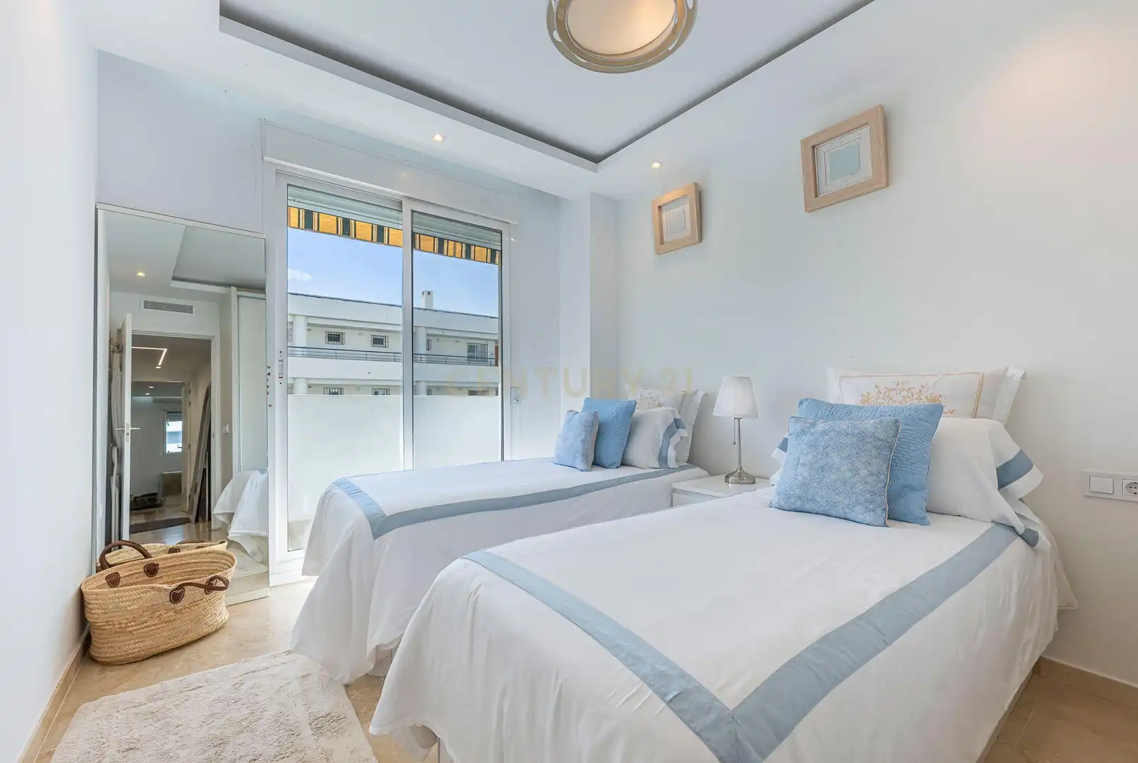 Habitación de Apartamento en venta en Marbella con Aire acondicionado, Trastero y Balcón