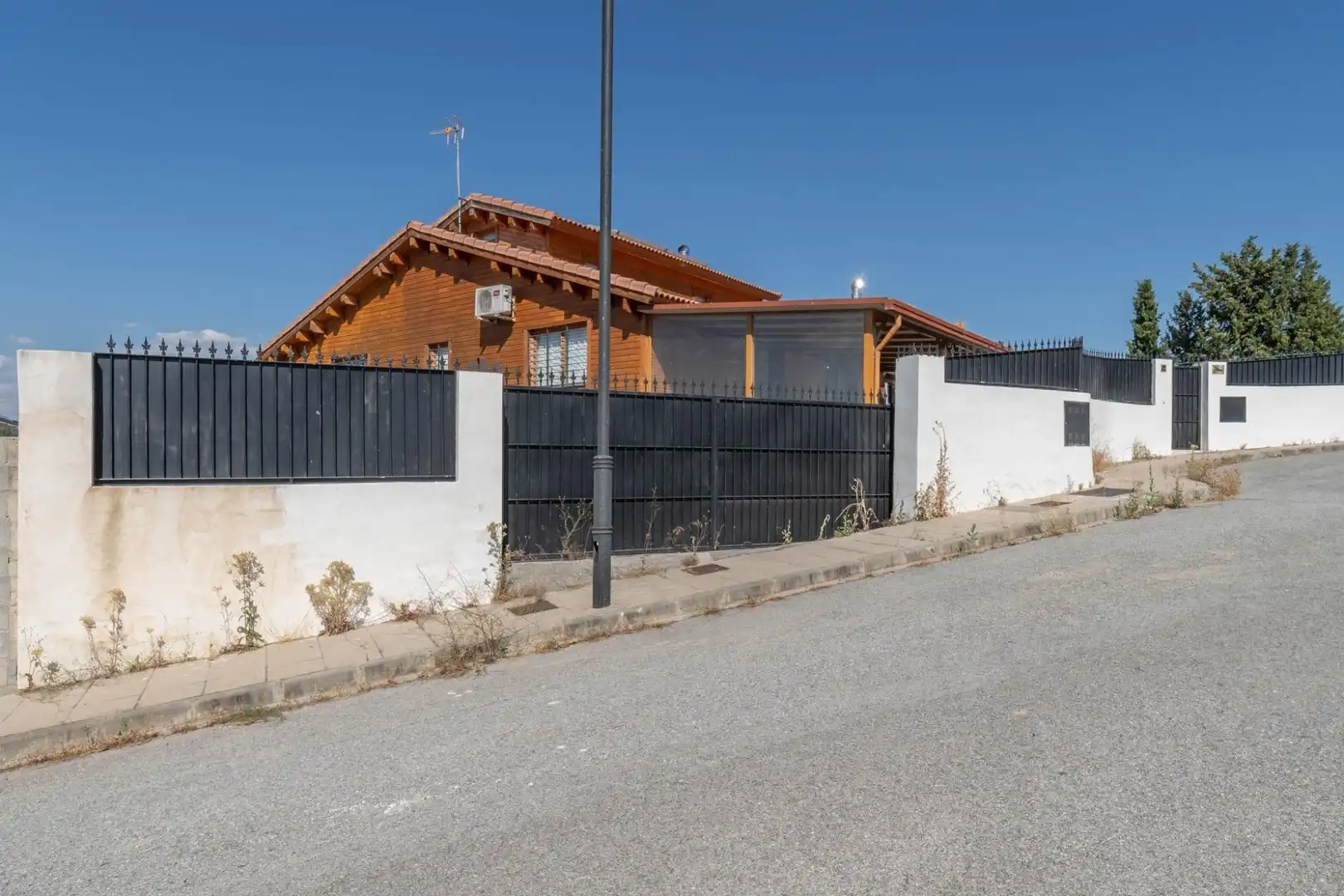 Vista exterior de Casa o chalet en venta en Cúllar Vega con Aire acondicionado, Calefacción y Terraza