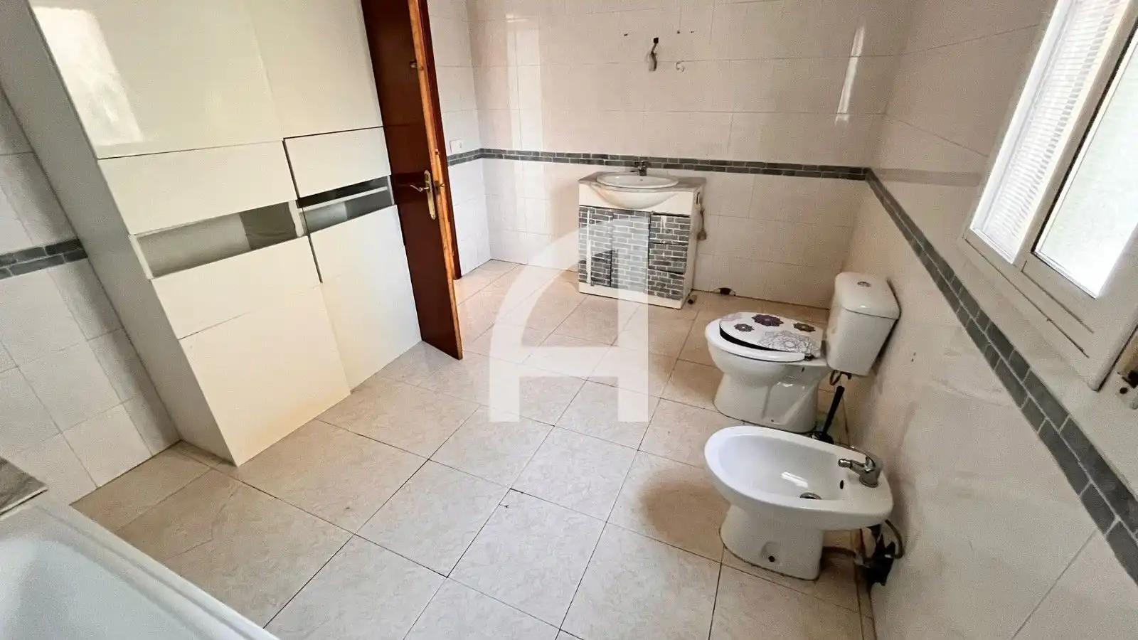 Bany de Casa o xalet en venda en Riells i Viabrea amb Calefacció i Jardí privat