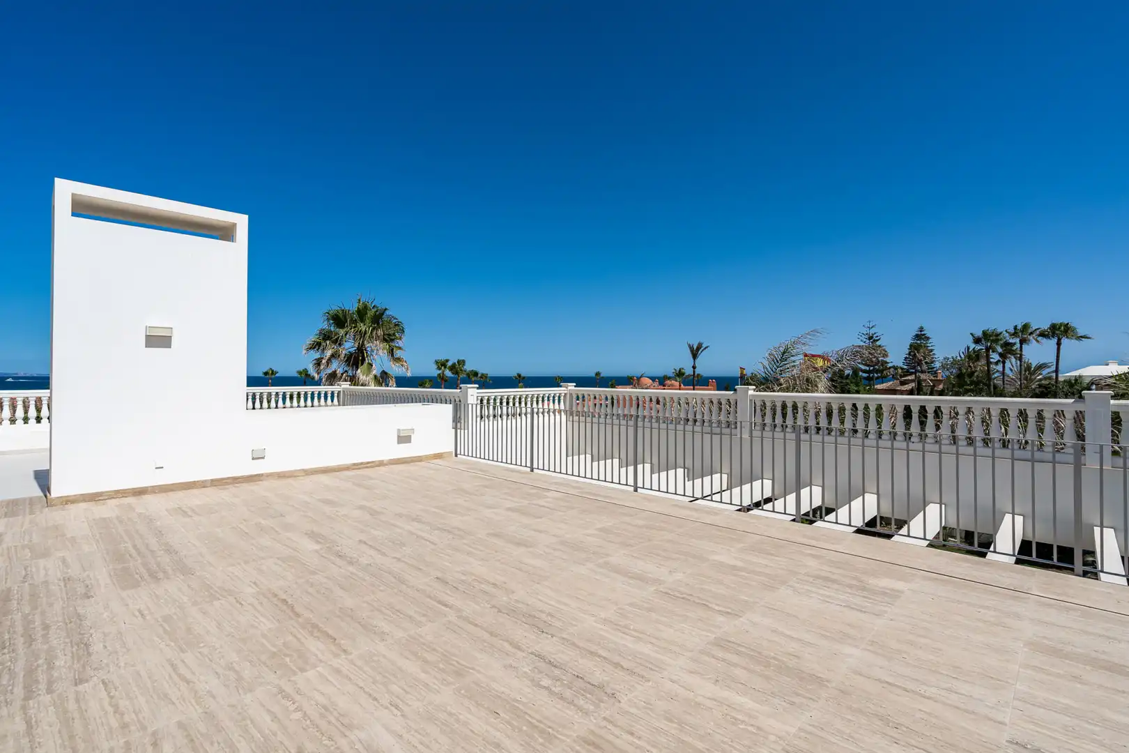 Terrassa de Casa o xalet en venda en Estepona amb Aire condicionat, Jardí privat i Terrassa