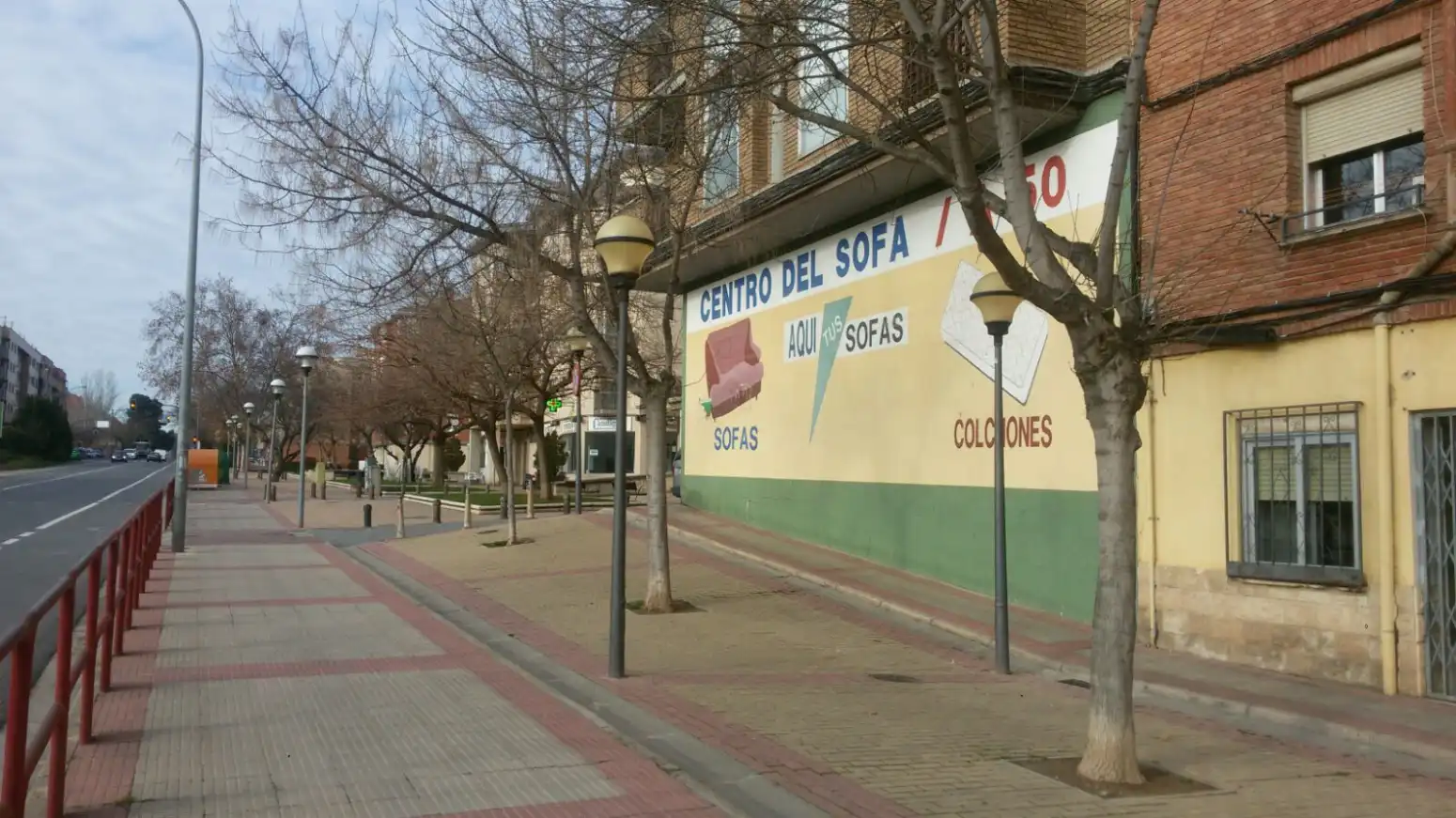 Vista exterior de Local de alquiler en  Logroño