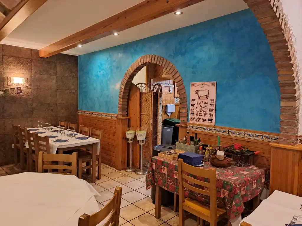 Local en traspaso en Alp con Calefacción, Parquet y Terraza