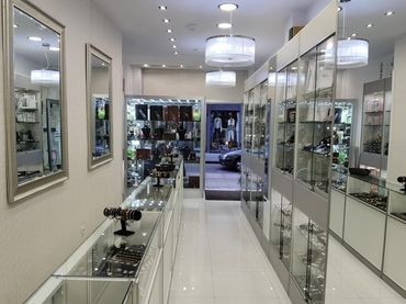 Local comercial en alquiler en Calle Menéndez Valdés