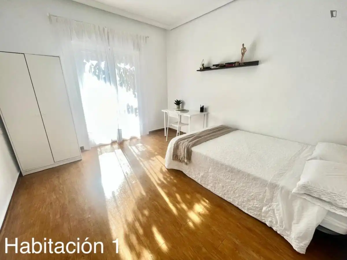Bedroom of Houses for share in Santiponce  with Furnished, Oven and Washing machine