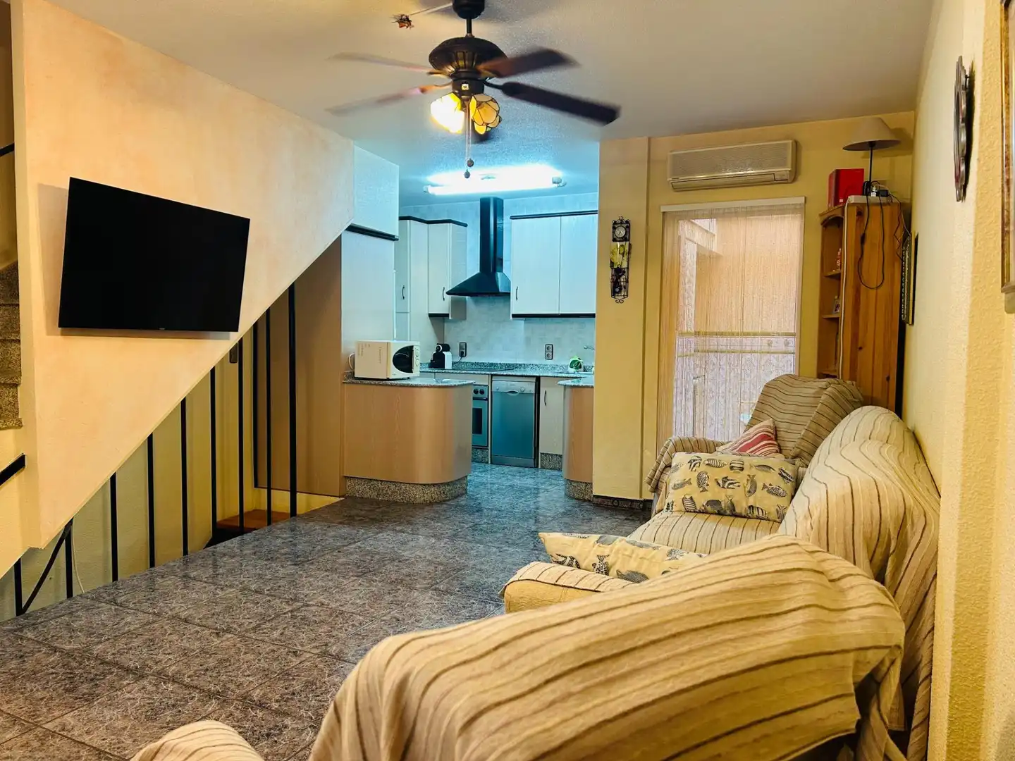 Sala d'estar de Casa o xalet en venda en Los Alcázares amb Aire condicionat, Terrassa i Moblat