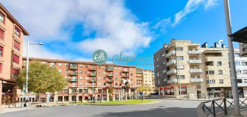 Vista exterior de Piso en venta en Segovia con Calefacción, Terraza y Amueblado